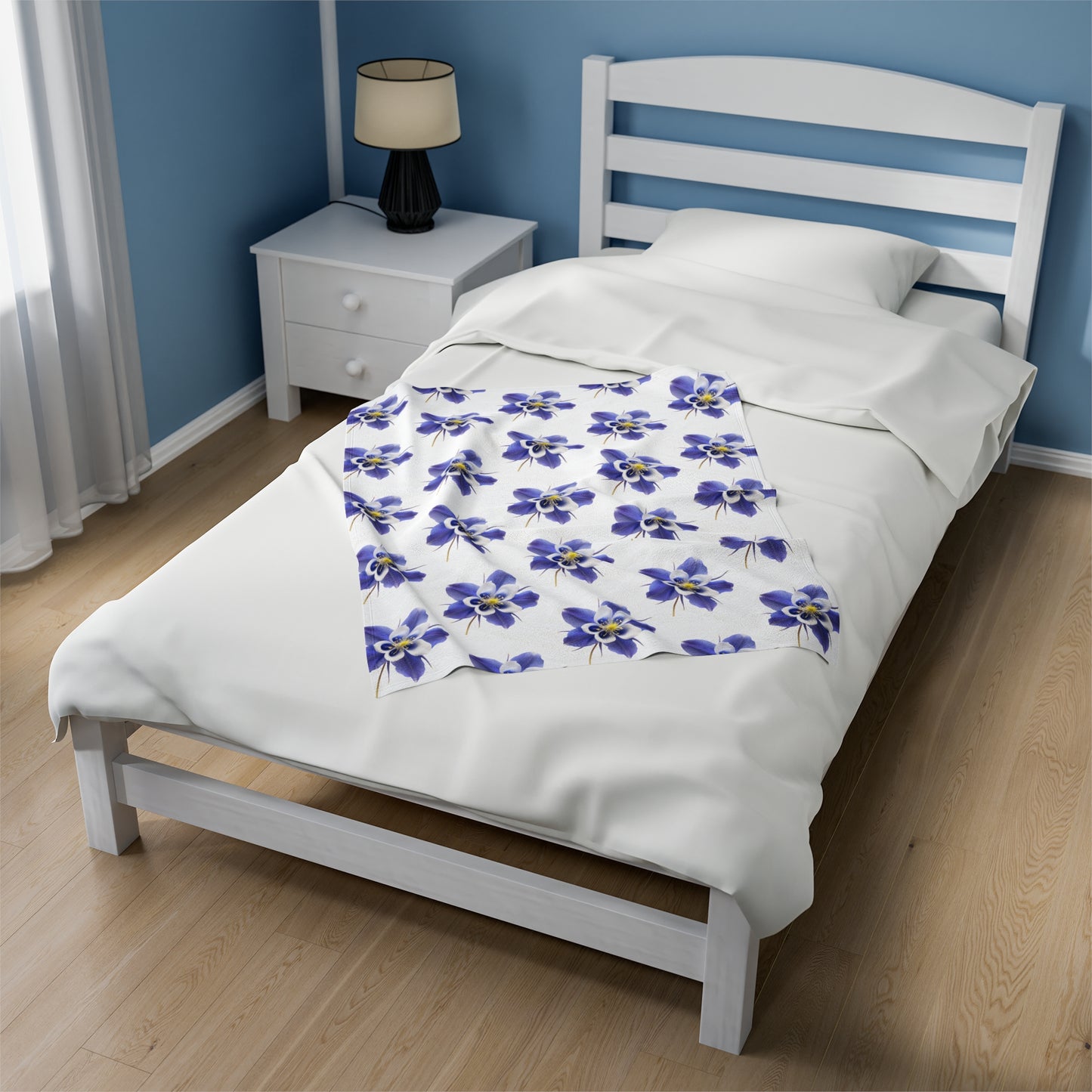 Velveteen Plush Blanket with Colorful Aquilegias Flower Design