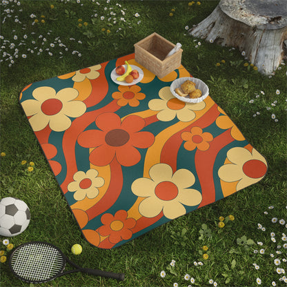 Retro Floral Picnic Blanket - Perfect for Outdoor Gatherings