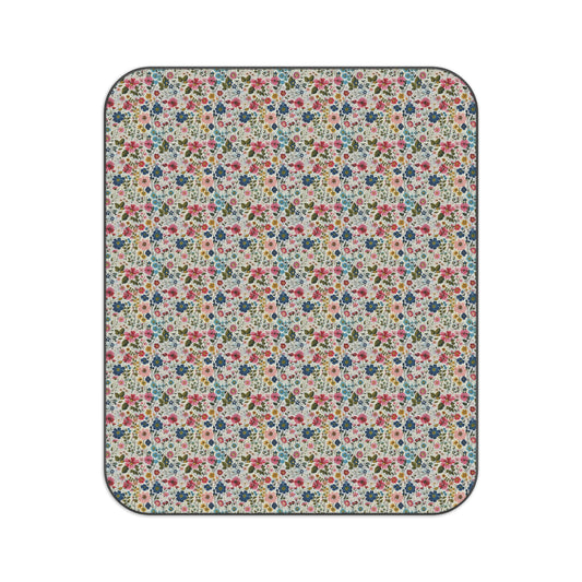 Tiny Scattered Blooming Cheer Picnic Blanket
